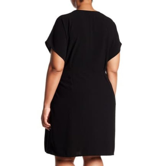 Bobeau Plus Wrap Dress - Picture 2 of 15